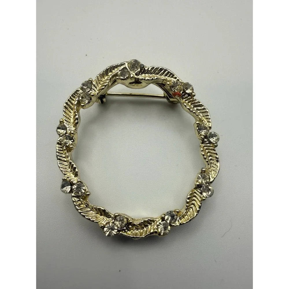 Gerry's Brooch‎ Vintage Leaf Rhinestone Wreath Gold Tone 1 3/8